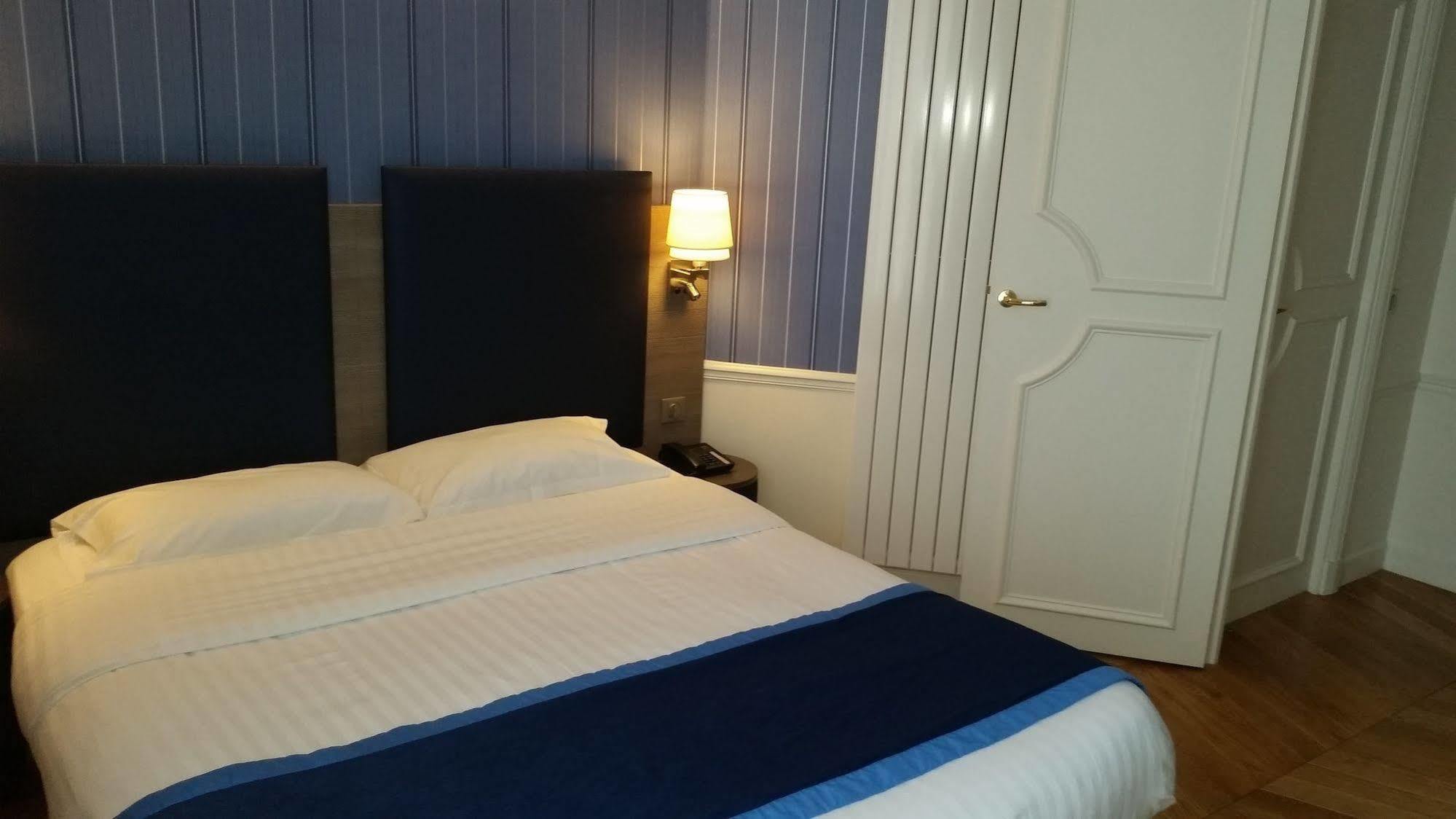 Mayflower Paris Bagian luar foto